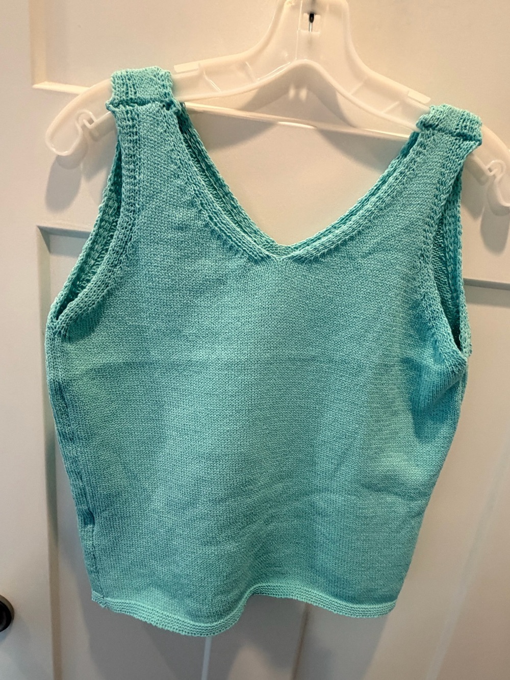 NWT Aqua Sweater Knit Tank Top Large Soft Textured Sleeveless Crop Pullover